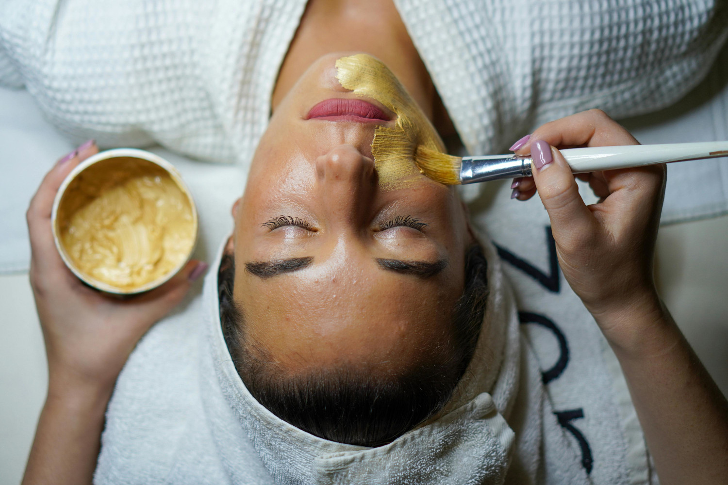 face mask application
